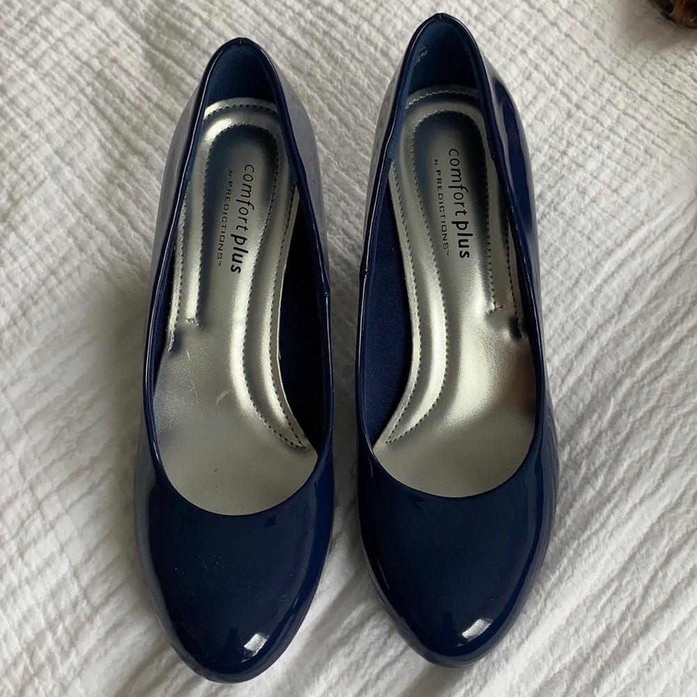 Navy blue pumps